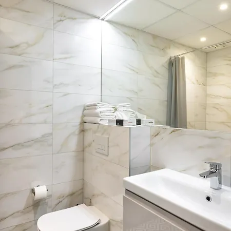 Hessnery Aparthotel 4*