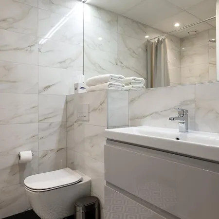 מלון דירות Hessnery 4*