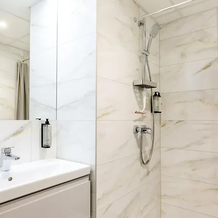 מלון דירות Hessnery 4*