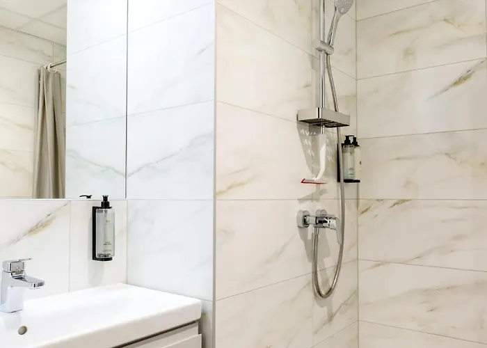 فندق Hessnery 4*